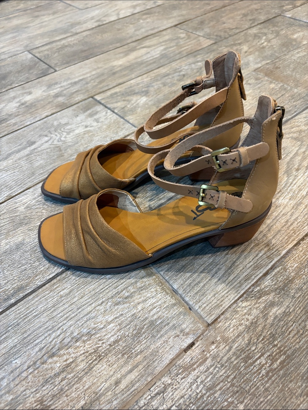 OTBT Boarder Sterling Leather block heel ankle strap sandals Women’s size 10